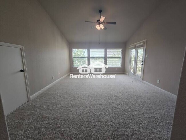 Building Photo - FOR RENT - MOVE IN READY in the highly sou...