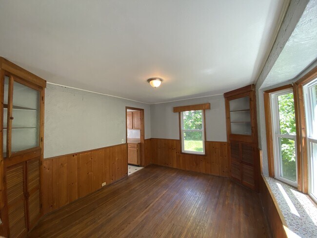 Building Photo - 122 Hobart St