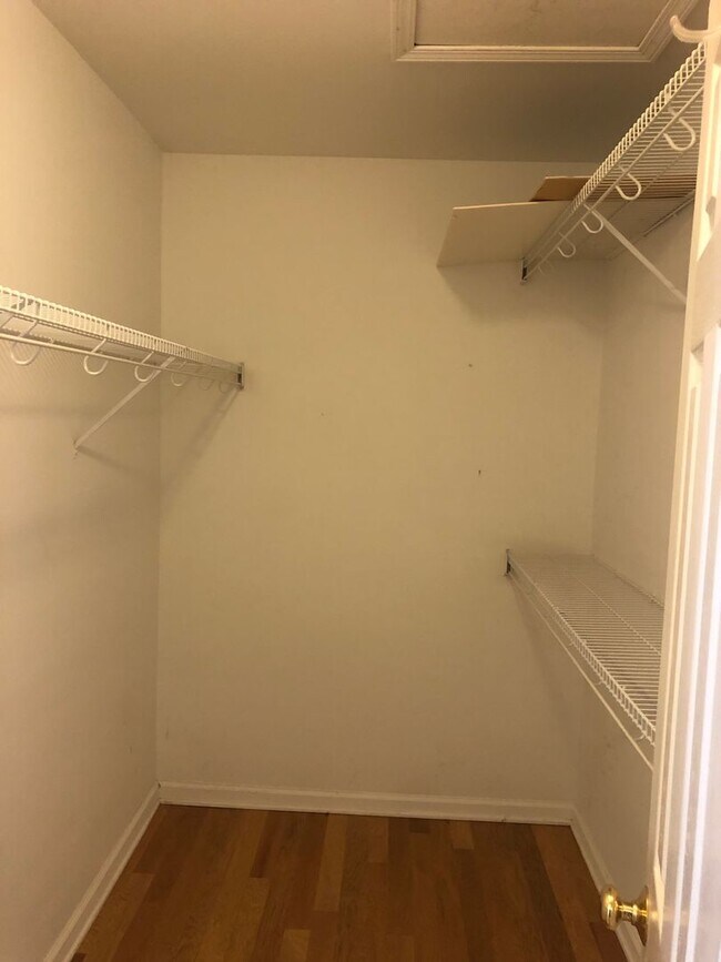 Building Photo - Greenville, 3BD/2.5 plus bonus, 1839SF