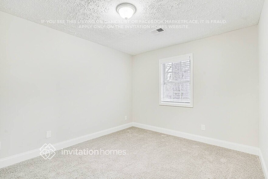 Building Photo - 5484 Pine Dr SW