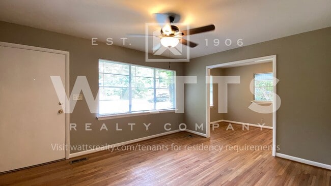 Building Photo - Comfortable 3 Bedroom/1 Bath Home in Fores...