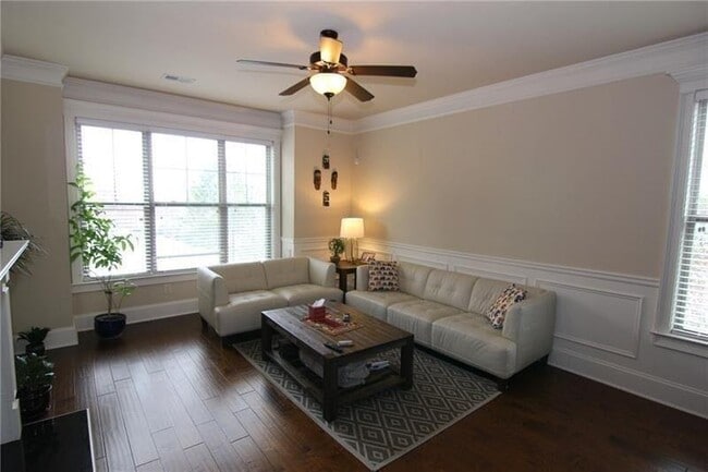 Building Photo - 1660 Jardin Ct