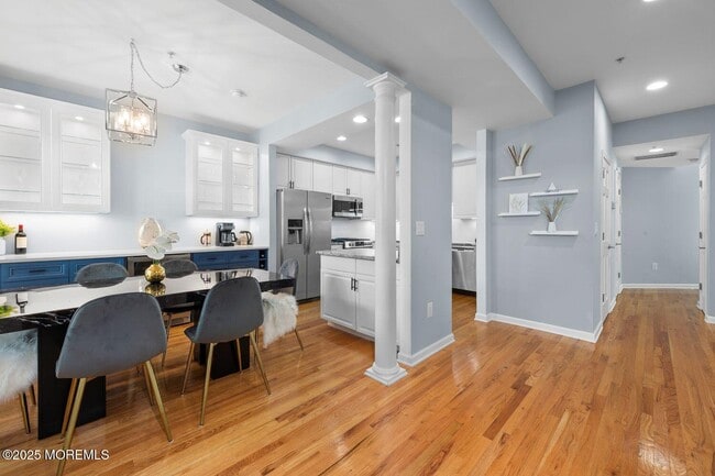 Building Photo - A162 Main St