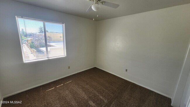 Building Photo - 810 S Kolb Rd