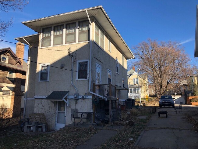 Building Photo - 5 Bedroom Rental House- Field Club Neighbo...