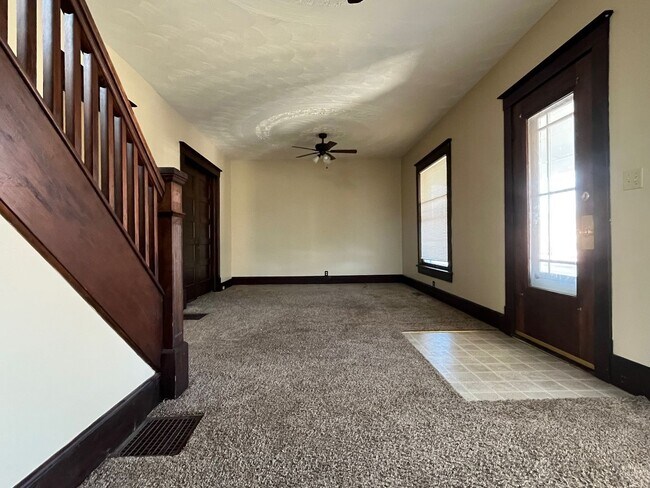 Building Photo - *FIRST MONTH'S RENT FREE*
