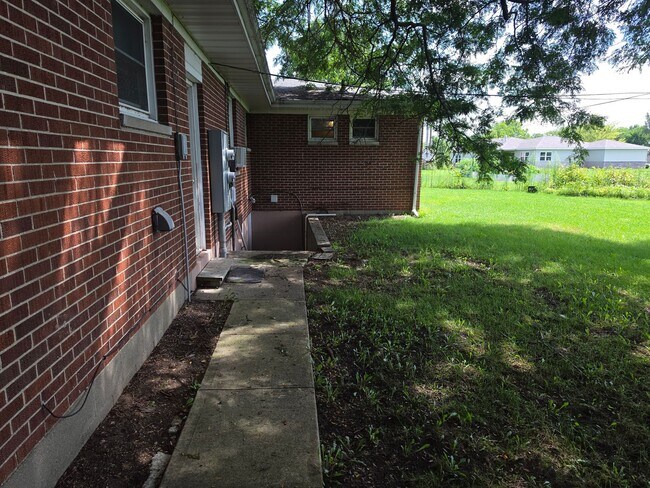 Building Photo - 4762 Greenfield Dr