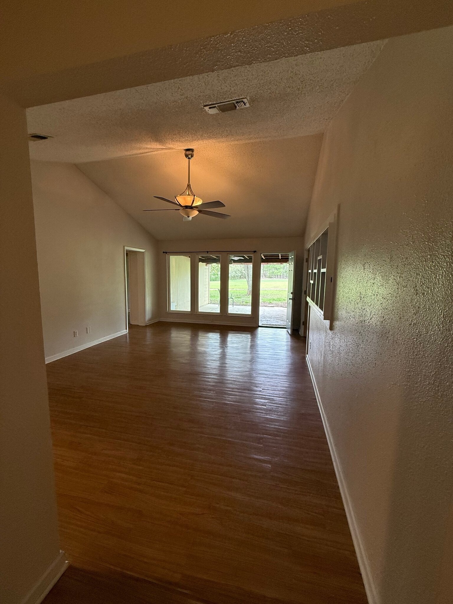 Building Photo - 20 Wildwood Cir
