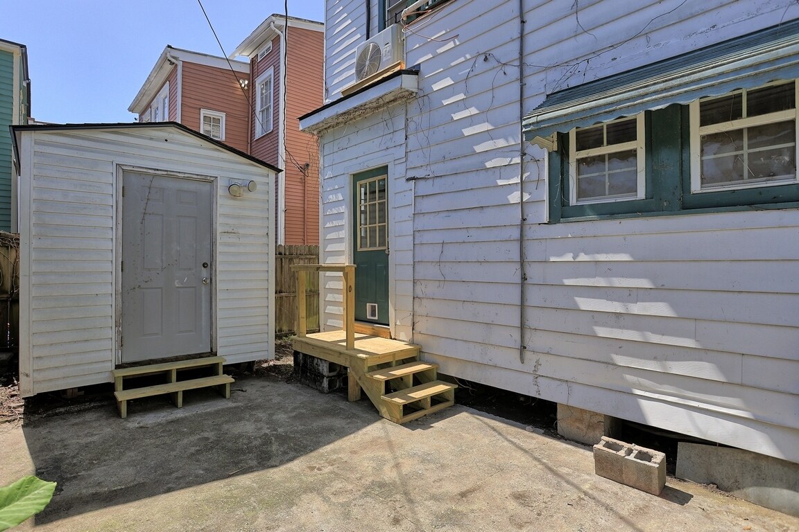 Building Photo - 1112 Barnard St