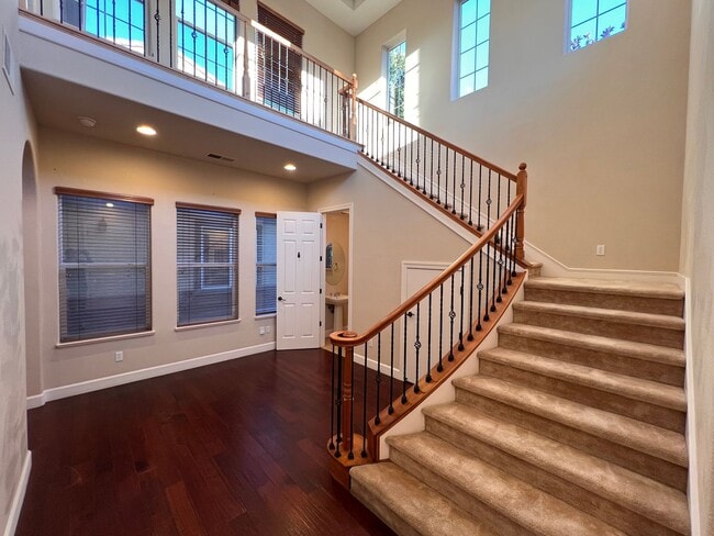 Building Photo - Large Home located in the Gated Community of Dorado in S. Reno