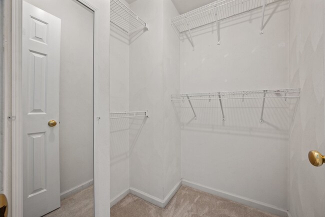 Building Photo - Townhouse, 2 bedroom, 2.5 baths in Yorktow...