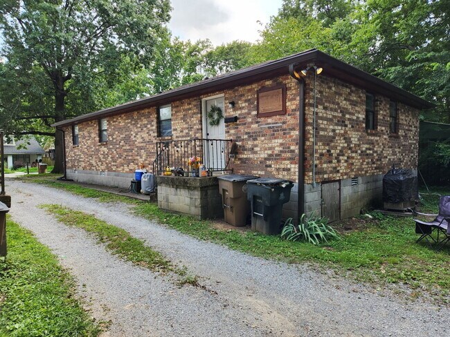 Building Photo - 2BR/1BA in Fantastic East Nashville Location!