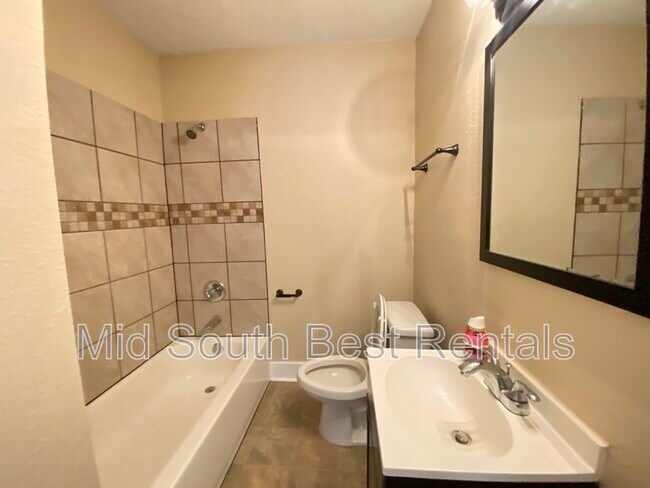 Building Photo - 1510 W 26th St