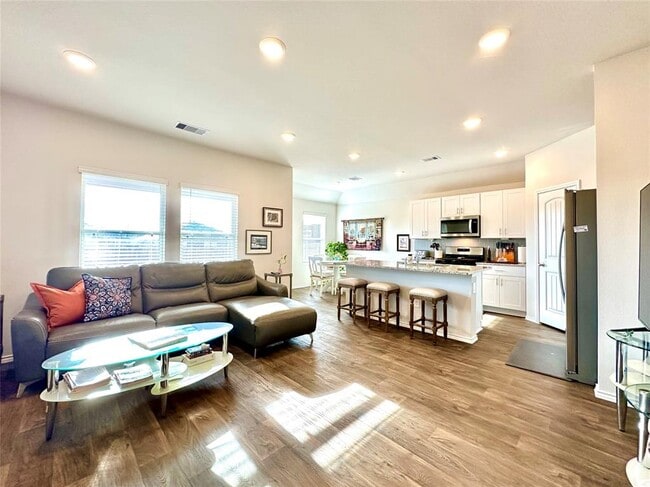 Building Photo - 331 N Richland Dr