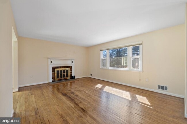 Building Photo - 1032 Pinecrest Dr