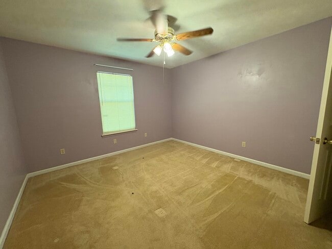 Building Photo - 460 Merlin Ct