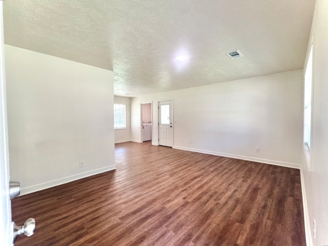 Building Photo - 992 Buck Egger Rd