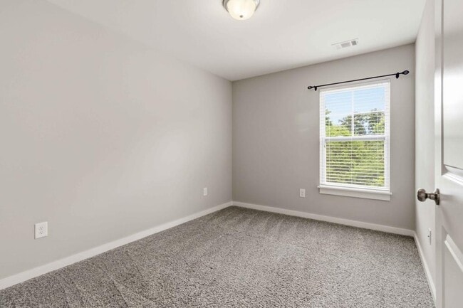 Building Photo - 730 Elmbrook Dr