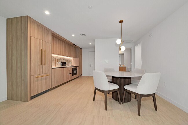 Building Photo - Fully furnished 2-bedroom residence in the heart of Brickell.