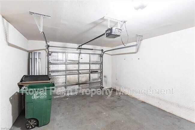 Building Photo - 2130 NE 8th Pl