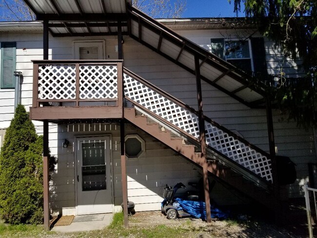 Primary Photo - 12 W 4th St