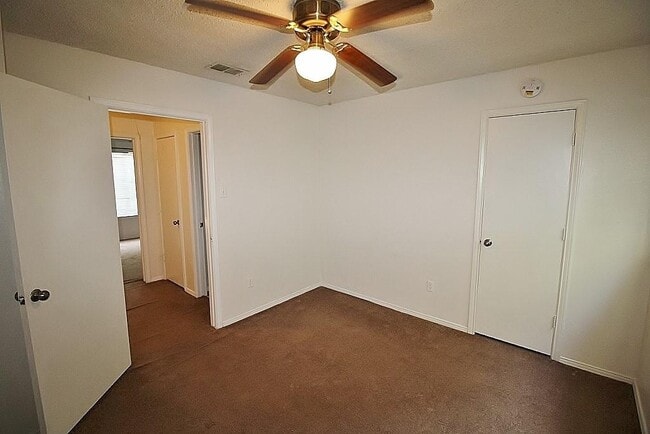 Building Photo - 115 Austin Stone Dr