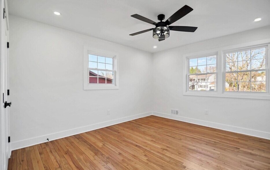 Building Photo - 9535 Fort Foote Rd