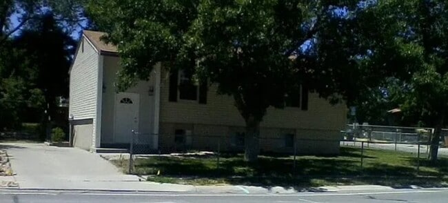 Building Photo - 6988 S Dixie Dr
