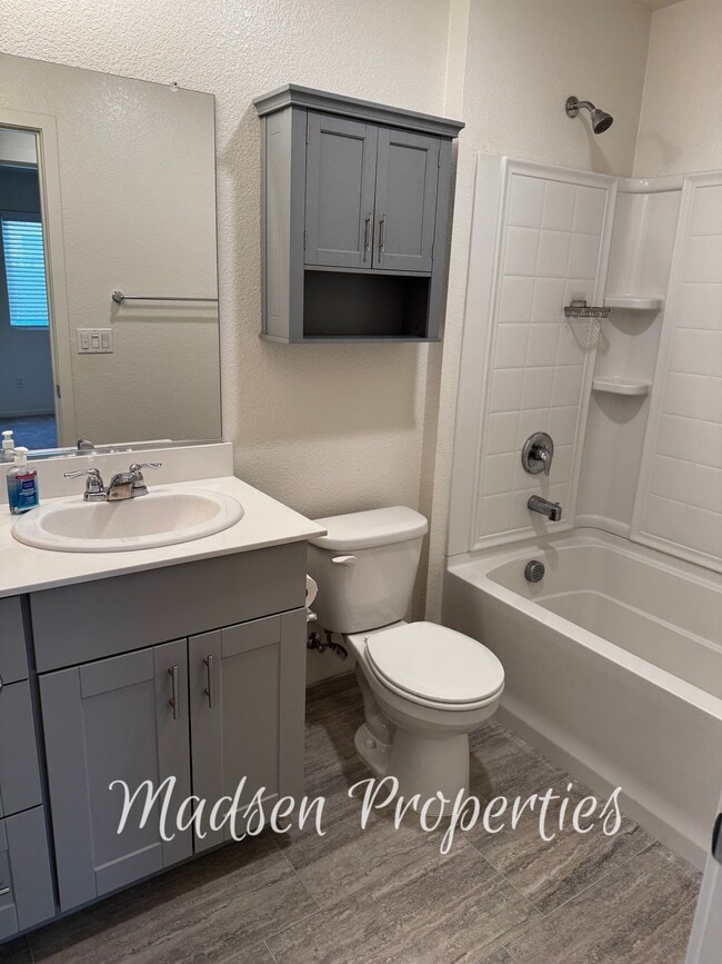 Building Photo - 114 Christian Ave