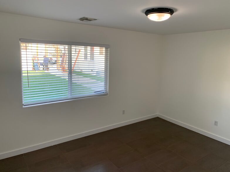 Room 1 - 4635 Lindblade Dr