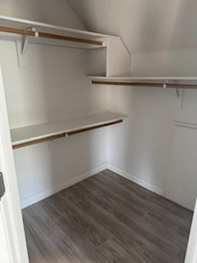 Building Photo - Amazing Panoramic Views & Room to Spread o...