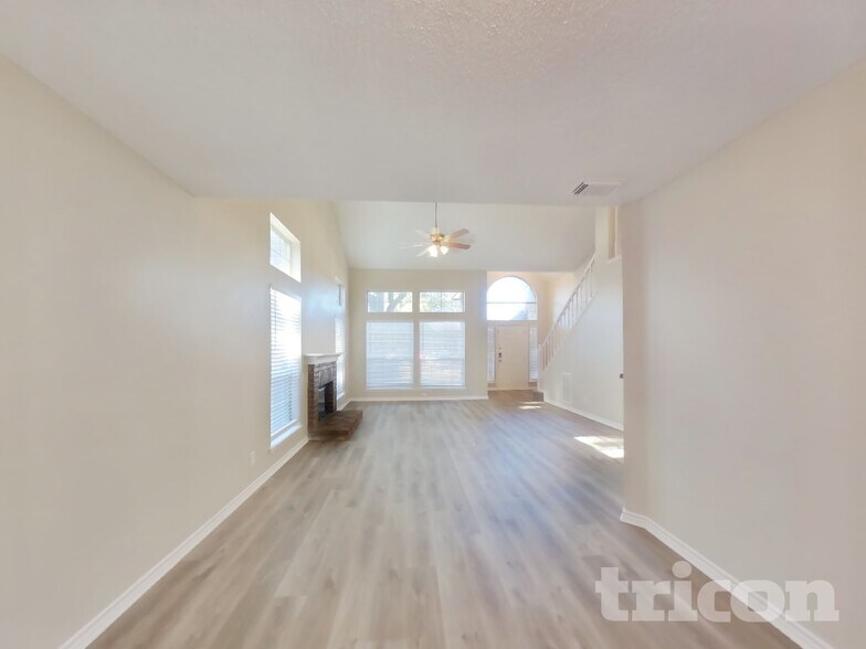 Building Photo - 305 Meandering Way