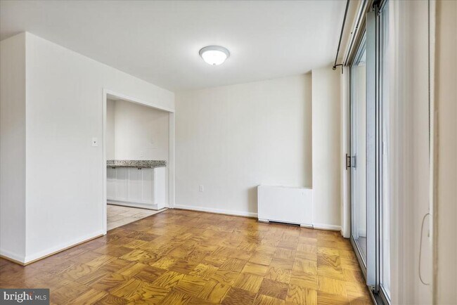 Building Photo - 10401 Grosvenor Pl