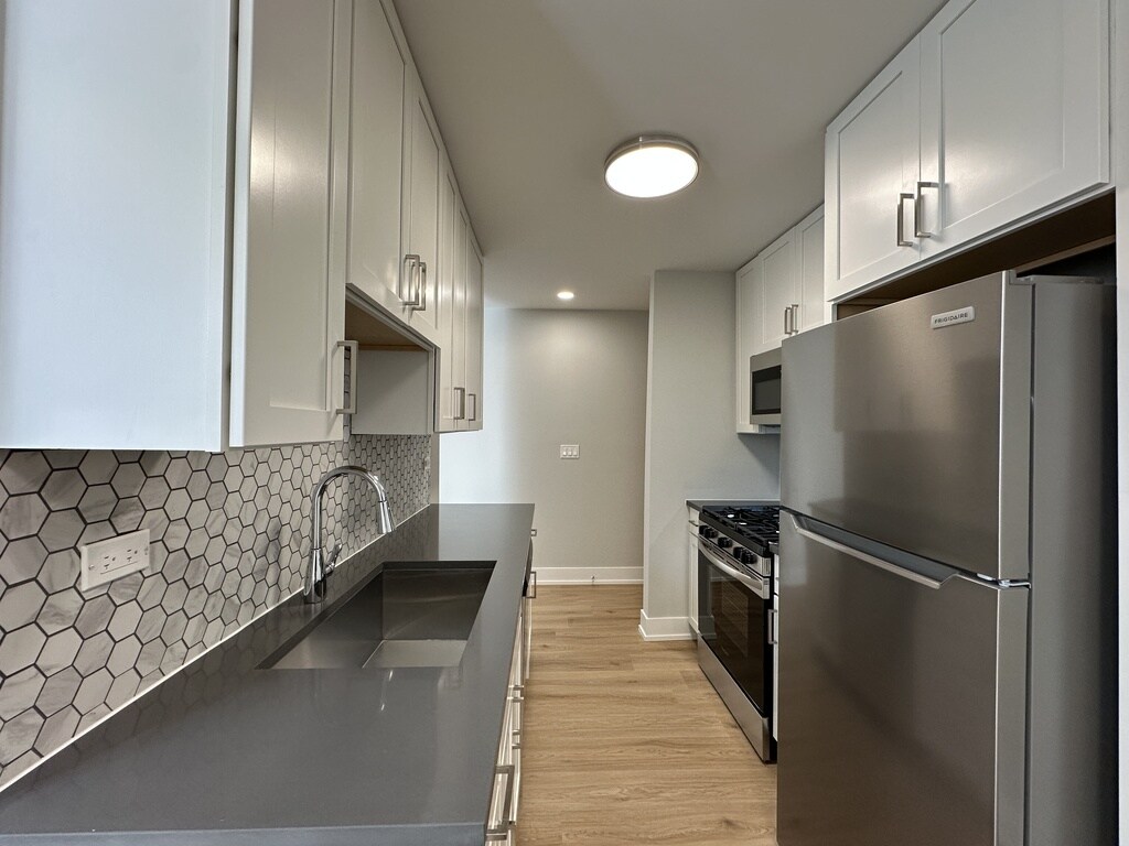 Building Photo - 535 W Aldine Ave