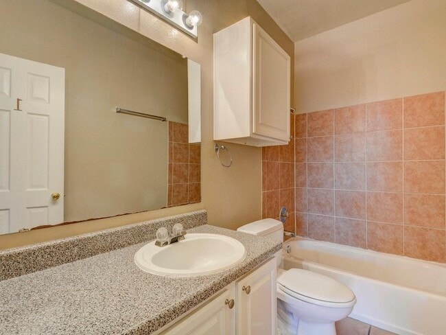 Building Photo - 2502 Leon St