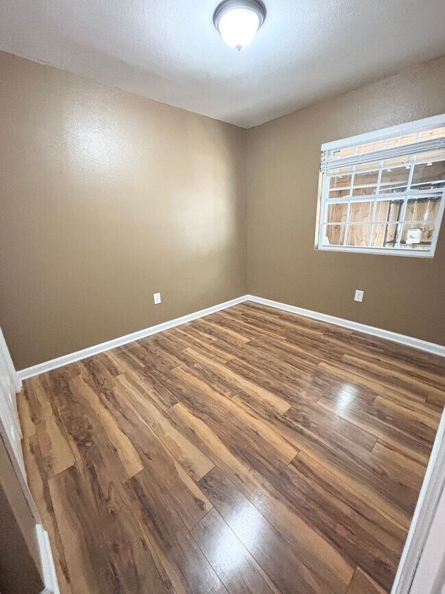 Building Photo - Midtown Duplex near Leon High School