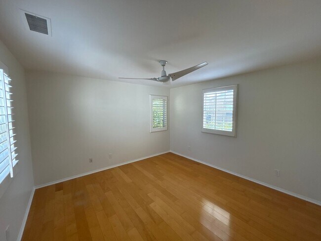 Building Photo - New! 3BD/2.5BA Two-Story Condo in Qual Hill Irvine! *MOVE-IN SPECIAL*