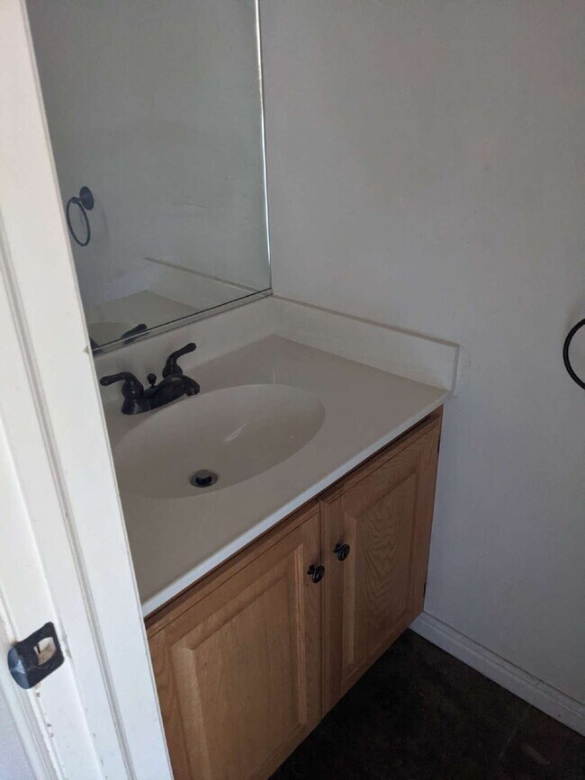 Building Photo - 3-Bed Townhouse in Saint George with Spacious 1400 Sq Ft Layout "
