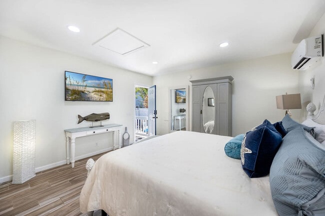 Building Photo - 4496 Luke Ave