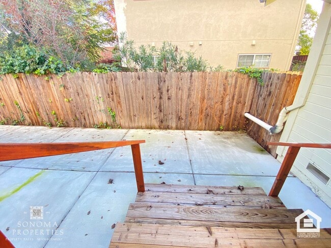 Building Photo - PRICE REDUCTION! 2BD/1BA Duplex In Downtown Sonoma!