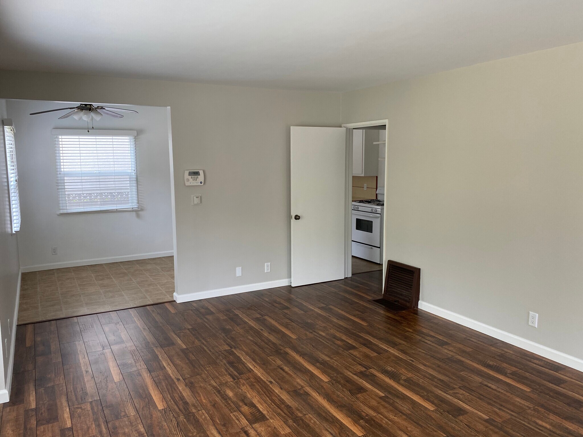 Living room - 4439 Lakeside Dr