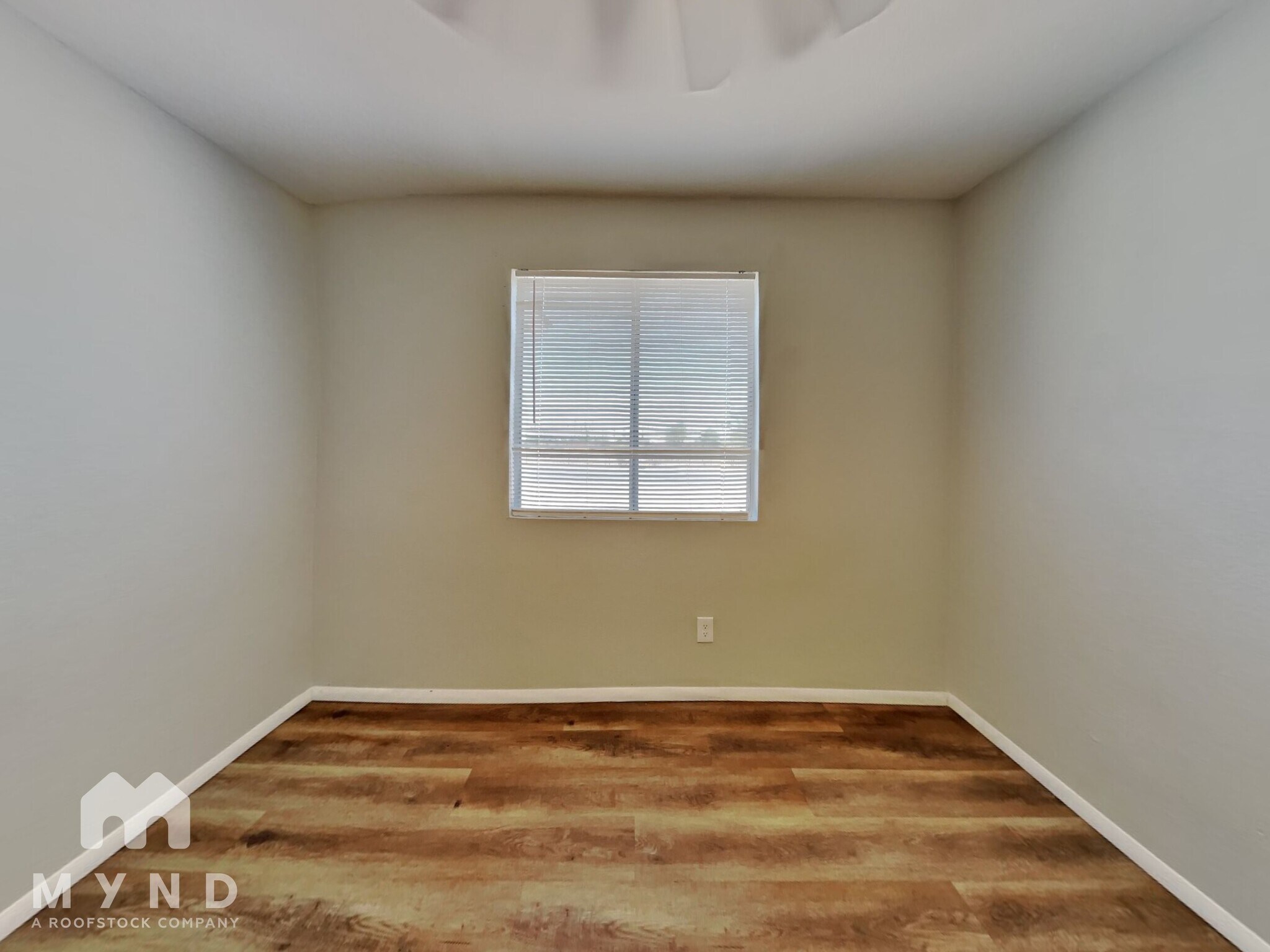 Building Photo - 11520 E Wier Ave