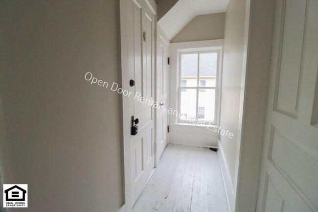 Building Photo - 1101 Lake Ave