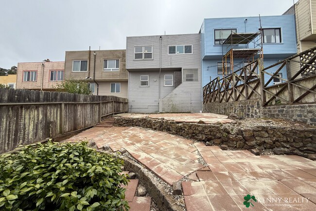 Building Photo - 840 Templeton Ave