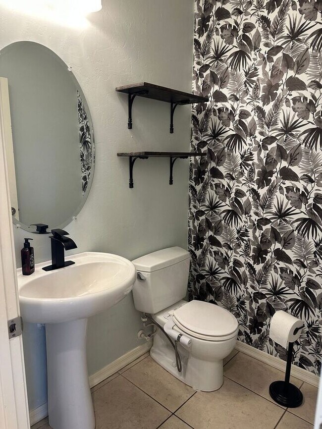 Building Photo - 1/2 MONTH FREE ON A 12 MONTH LEASE ! MOVE ...