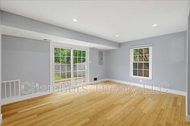 Building Photo - 5713 Independence Cir