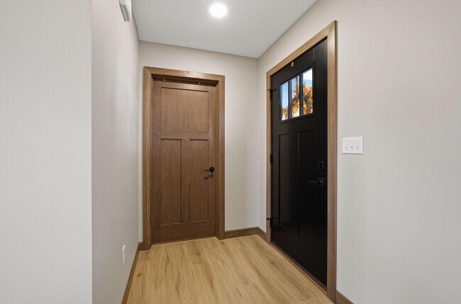 Building Photo - 557 Cannondale Ave