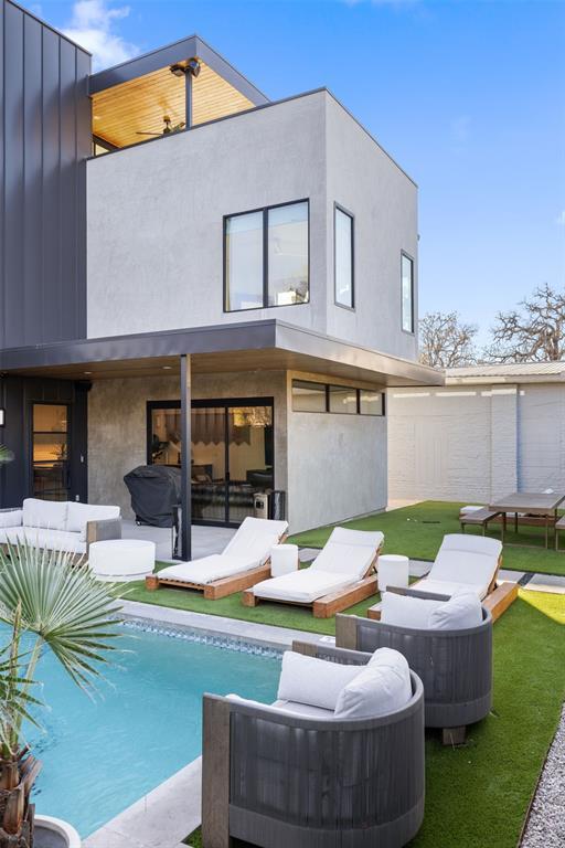 Building Photo - 1304 Comal St