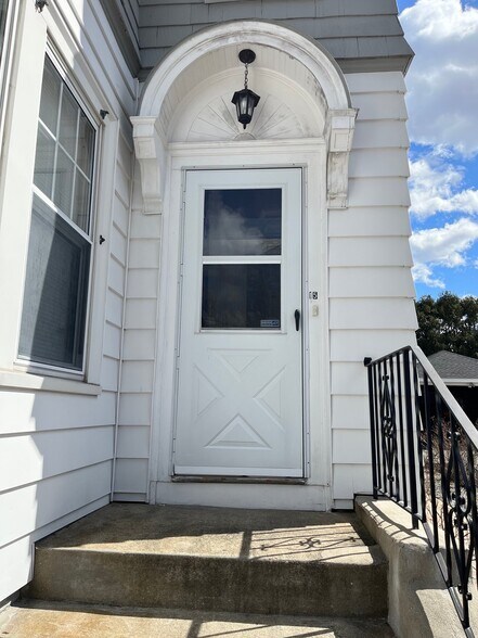 Building Photo - 15-17-17 Foster Ct
