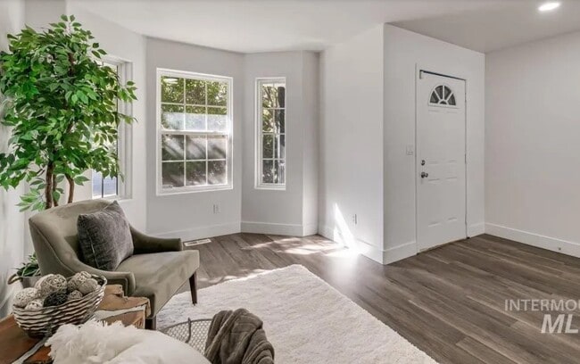 Building Photo - 230 War Eagle Dr